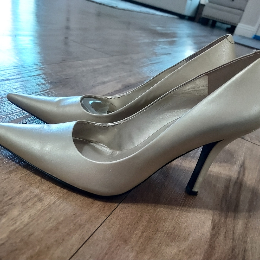 Gold leather stilettos, Nine West, 6.5 - Picture 5 of 8